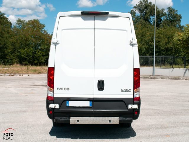 IVECO Daily usata, con Controllo automatico clima