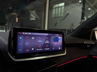 PEUGEOT 2008 usata, con Sistema di navigazione