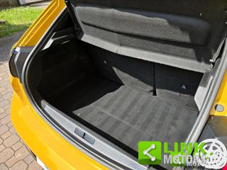 PEUGEOT 208 usata, con Volante in pelle