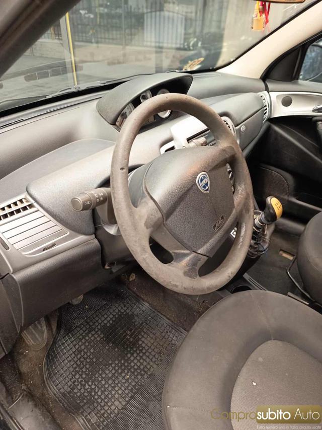 LANCIA Ypsilon usata, con Fendinebbia
