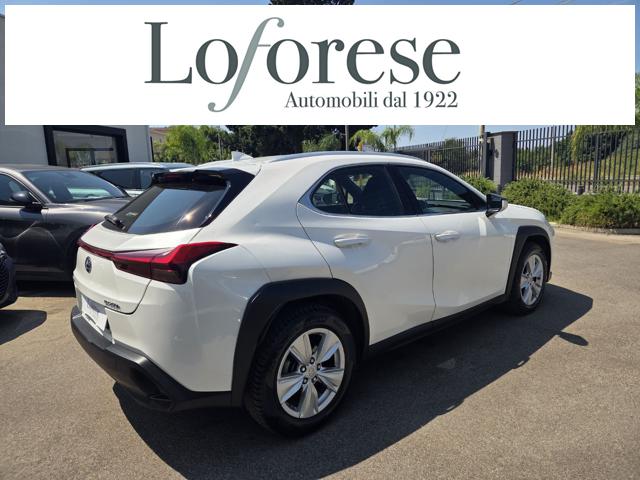 LEXUS UX 250h usata, con Volante in pelle