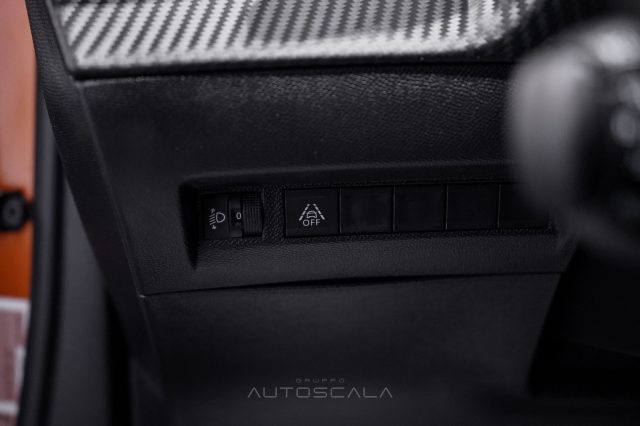 PEUGEOT 2008 usata, con Cruise Control
