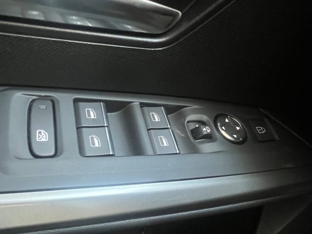 PEUGEOT 3008 usata, con Volante in pelle