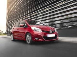 TOYOTA Yaris 1.3 5 porte Style PELLE-NAVI-TETTO PANORAMICO