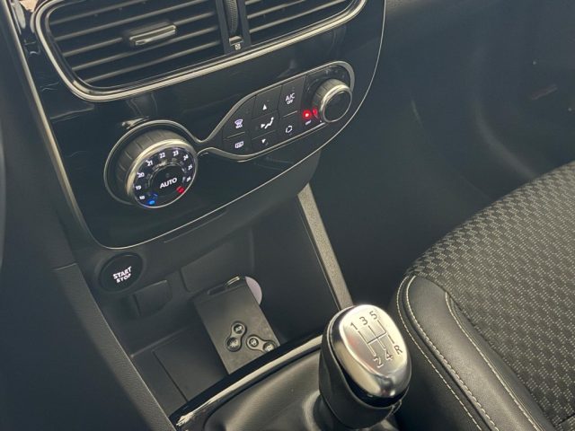 RENAULT Clio usata, con Specchietti laterali elettrici