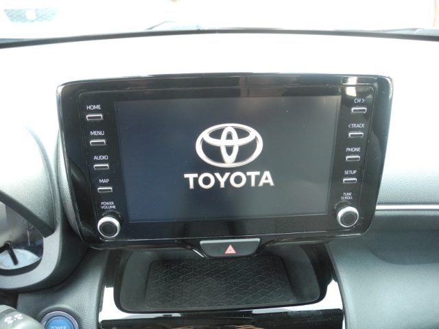 TOYOTA Yaris Cross usata, con Autoradio digitale