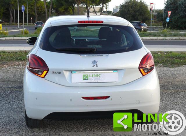 PEUGEOT 208 usata, con Autoradio