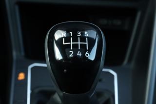 VOLKSWAGEN Taigo usata, con Hill holder