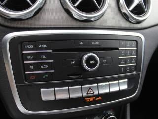 MERCEDES-BENZ GLA 200 usata, con Autoradio digitale