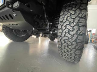 LAND ROVER Defender usata, con Bracciolo