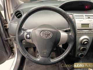 TOYOTA Yaris usata 23