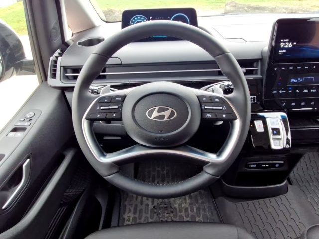 HYUNDAI Staria usata, con Cerchi in lega