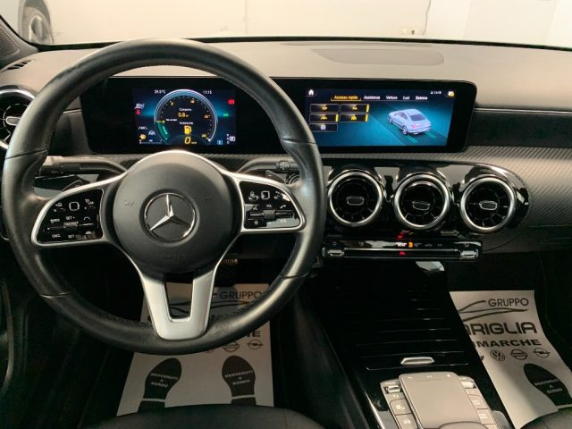 MERCEDES-BENZ CLA 180 usata, con USB