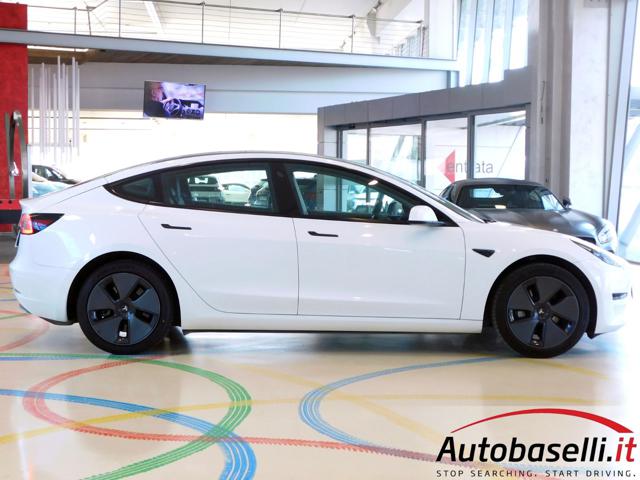 TESLA Model 3 usata, con USB