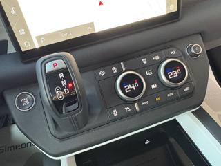LAND ROVER Defender usata, con Trazione integrale