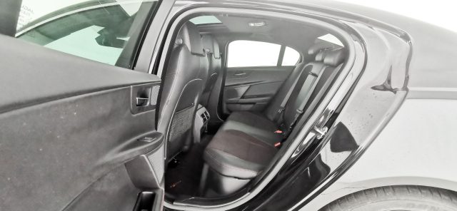JAGUAR XE usata, con Fendinebbia