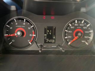 MAHINDRA KUV100 usata, con ESP
