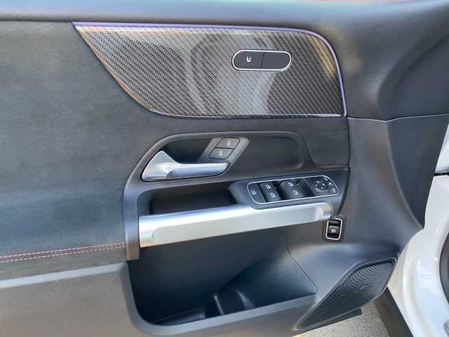 MERCEDES-BENZ GLB 200 usata, con Sedili sportivi