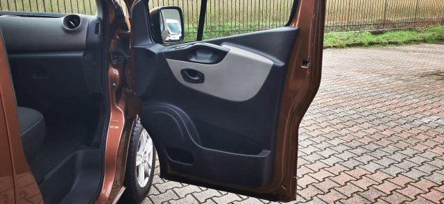 NISSAN NV300 usata, con MP3