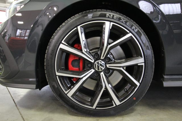 VOLKSWAGEN Golf usata, con USB