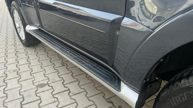 MITSUBISHI Pajero usata, con Touch screen