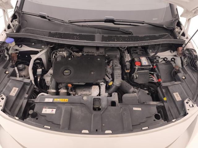 PEUGEOT 5008 usata, con Sensori di parcheggio anteriori