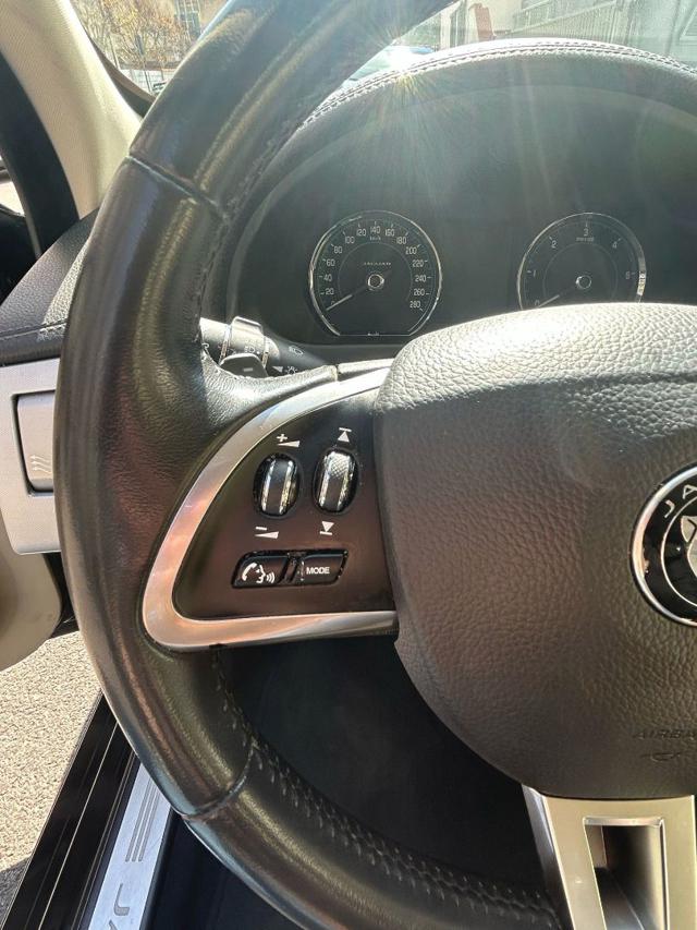 JAGUAR XF usata, con Autoradio