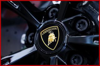 LAMBORGHINI Revuelto usata, con Autoradio