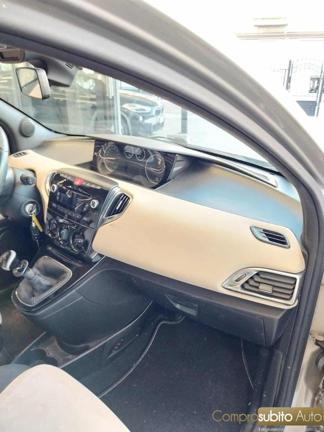 LANCIA Ypsilon usata, con Park Distance Control