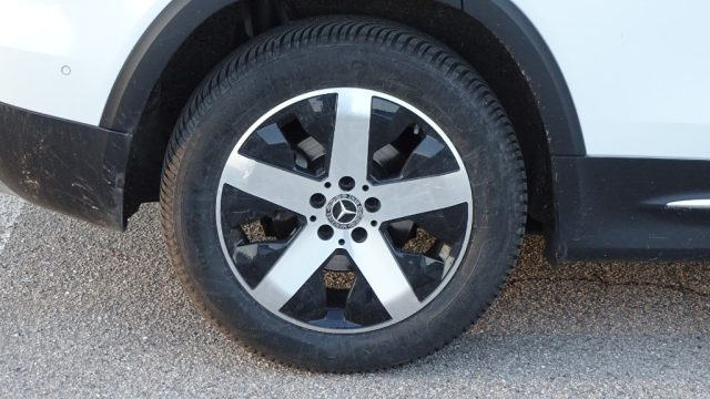 MERCEDES-BENZ GLB 200 usata, con Servosterzo