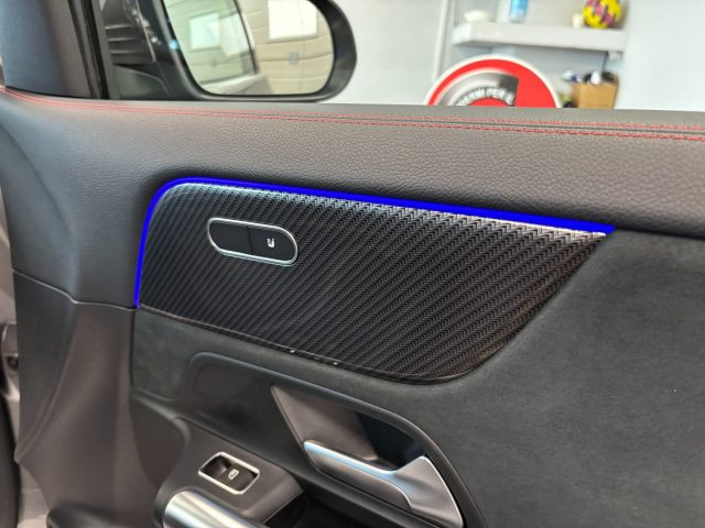 MERCEDES-BENZ GLA 180 usata, con Sedile posteriore sdoppiato