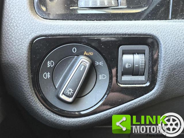 VOLKSWAGEN Golf usata, con Touch screen