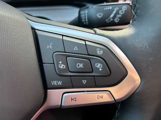 VOLKSWAGEN Golf usata, con USB