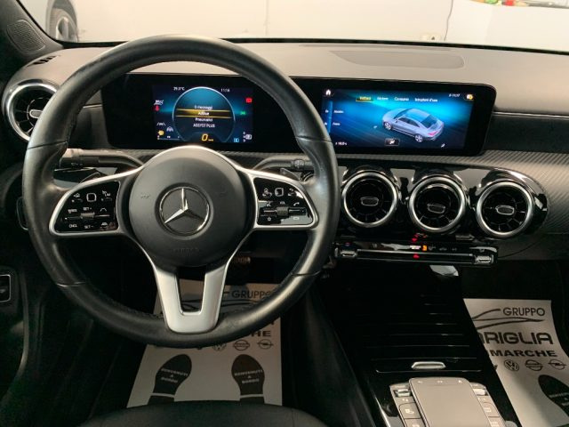 MERCEDES-BENZ CLA 180 usata, con Leve al volante