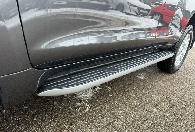 TOYOTA Land Cruiser usata, con Sedile posteriore sdoppiato
