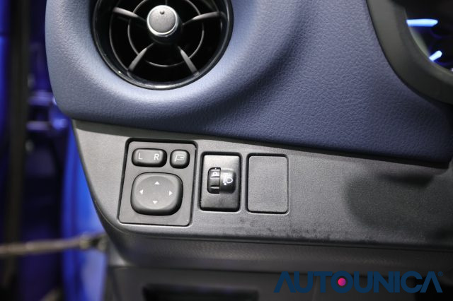 TOYOTA Yaris usata, con Luci diurne