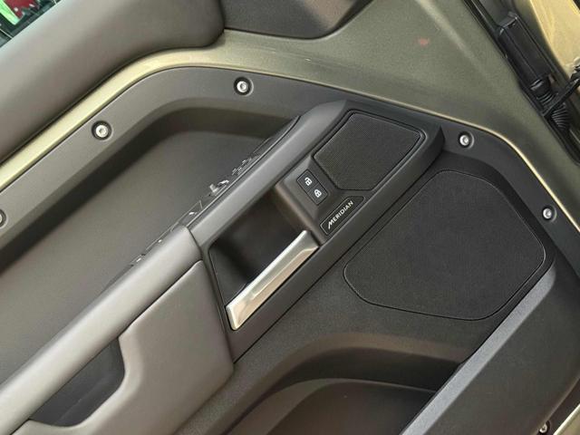 LAND ROVER Defender usata, con Fari LED