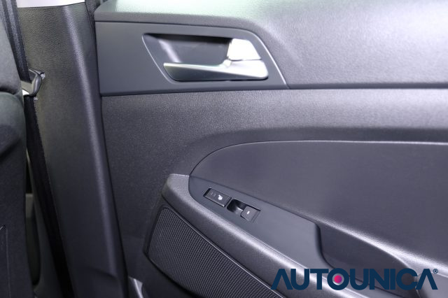 HYUNDAI Tucson usata, con Specchietto retrovisore con funzione antiabbagliamento