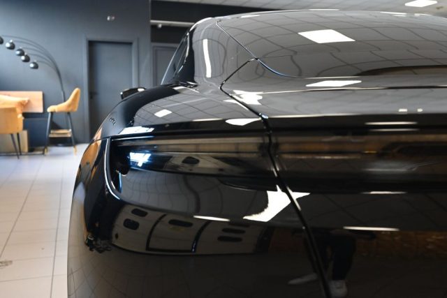 PORSCHE Taycan usata 18