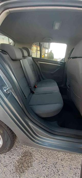VOLKSWAGEN Golf usata, con Airbag testa