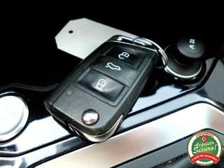 VOLKSWAGEN T-Roc usata, con USB