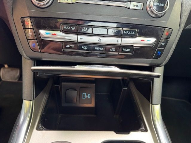 FORD Explorer usata, con Volante in pelle