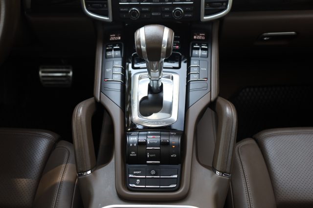 PORSCHE Cayenne usata, con Volante in pelle