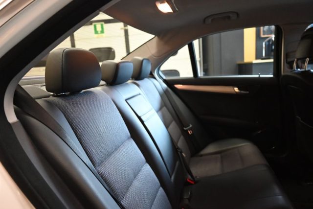 MERCEDES-BENZ C 200 usata 32