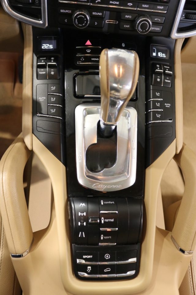 PORSCHE Cayenne usata, con Volante in pelle