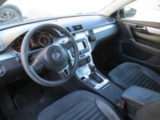 VOLKSWAGEN Passat usata 9