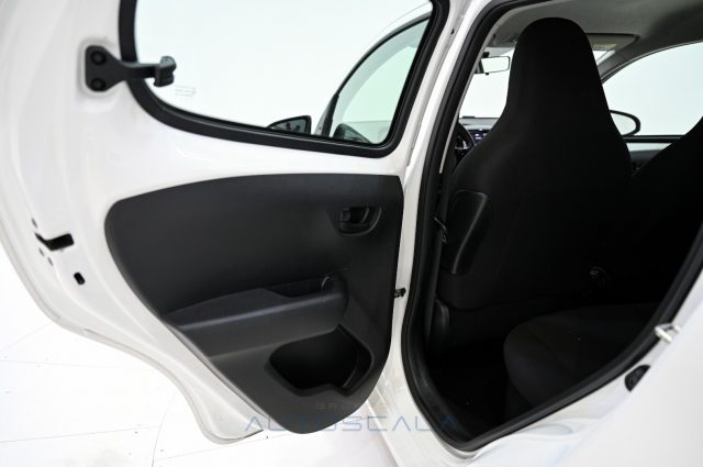 PEUGEOT 108 usata, con Telecamera per parcheggio assistito