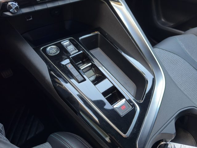 PEUGEOT 5008 usata, con Autoradio digitale