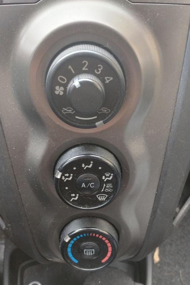 TOYOTA Yaris usata 24