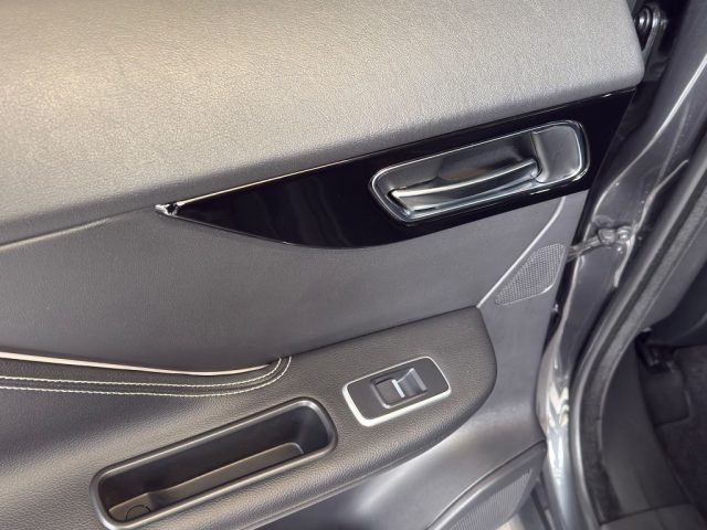 JAGUAR F-Pace usata, con Fari Xenon